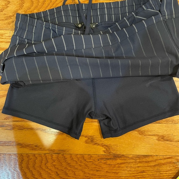 Athleta Midtown Women's Size 4 Blue pinstripe Stretch Mid Rise Activewear Skort - Picture 6 of 6